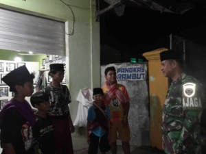 Patroli Malam Koramil 1628 – 02/ Sekongkang, Jaga Kondusifitas Wilayah Menjelang Ramadhan