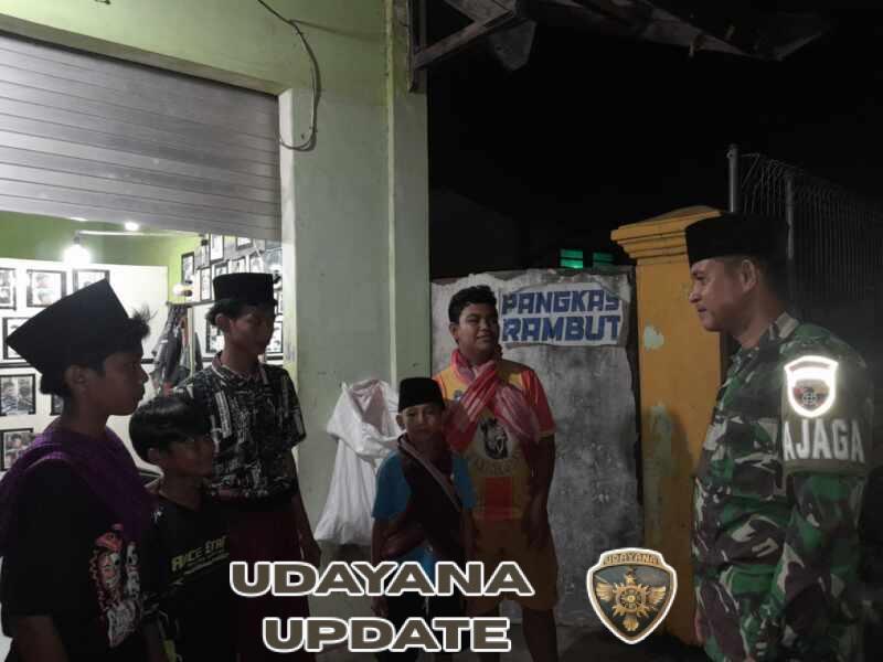 Patroli Malam Koramil 1628 – 02/ Sekongkang, Jaga Kondusifitas Wilayah Menjelang Ramadhan