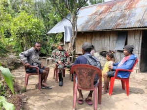Sertu Mujahidin Pantau Wilayah Binaan di Kecamatan Alor Tengah Utara