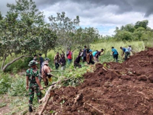 Satgas TMMD Kodim 1603/Sikka dan Warga Bahu Membahu Kejar Target 4.400 Meter Jalan