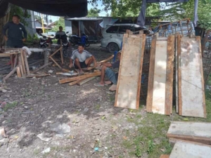 Sertu Alexander Baitanu Pastikan Pekerjaan KDKMP Kelurahan Namodale Terkendali dan Aman
