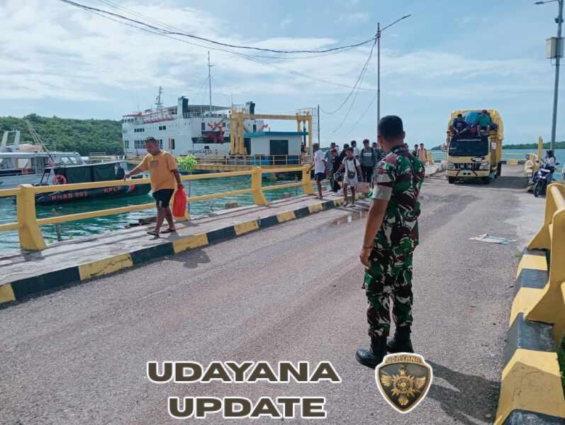 Kopda Grani Fia Pantau Proses Bongkar Muat di Pelabuhan ASDP Desa Ofalangga