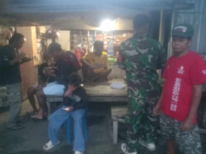 Jaga Kondusivitas Ramadhan, Babinsa Mangge Asi Intensifkan Patroli Malam