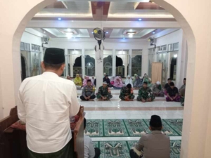 Melalui Safari Ramadhan, TNI dan Forkopimcam Taliwang Pererat Silaturahmi dengan Warga