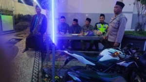 Jaga Kondusifitas Ramadan, Babinsa Wanasaba Laksanakan Pengamanan Tarawih dan Patroli Malam