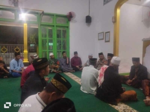 Babinsa Aktif Dalam Safari Ramadhan Forkopimcam, Forkopimcam Serahkan Bantuan Sajadah ke Masjid