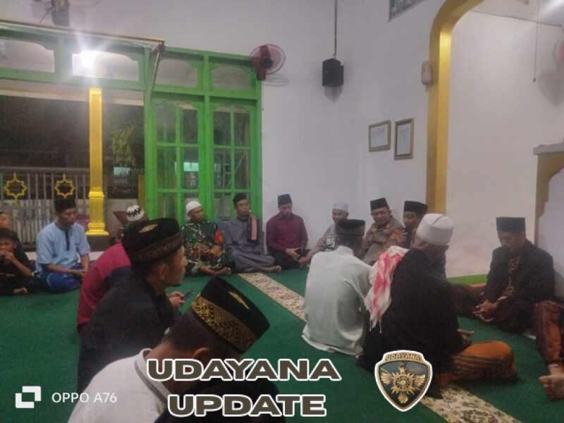 Babinsa Aktif Dalam Safari Ramadhan Forkopimcam, Forkopimcam Serahkan Bantuan Sajadah ke Masjid