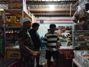Babinsa Aktif Jaga Keamanan Lingkungan, Patroli Malam di Koramil 1628-02/Sekongkang