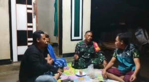 Patroli Kongkow-Kongkow, Babinsa Bebidas Imbau Warga Hindari Judi Online dan Perkuat Kamtibmas