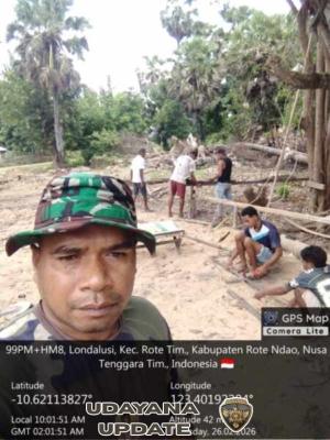 Babinsa Pantai Baru Kawal Pembangunan KDKMP di Desa Hundihopo