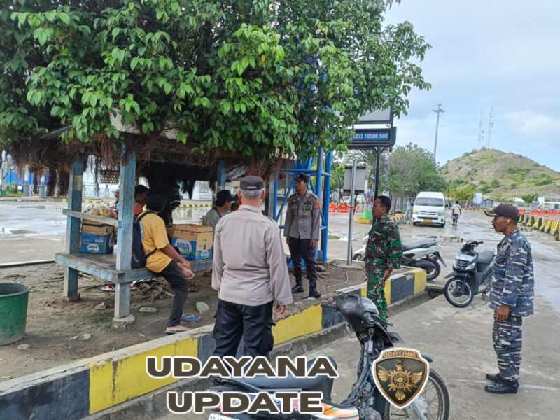 TNI Siaga di Pelabuhan Poto Tano, Dukung Kelancaran Transportasi Laut