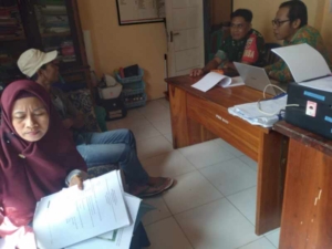 Babinsa Desaloka Gelar Komsos Bersama Staf Desa dan PDPGR, Tekankan Kerja Ikhlas dan Tanggung Jawab