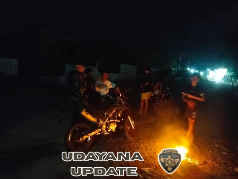 Patroli Malam Babinsa Jaga Kondusivitas Desa Anyar