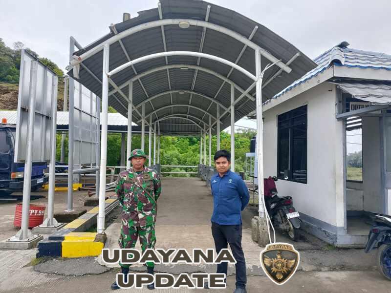 Babinsa Koramil 1628-04/Poto Tano Amankan Aktivitas Penyeberangan di Pelabuhan Poto Tano