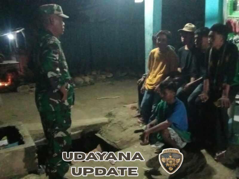 Babinsa Ingatkan Warga Cek Keamanan Rumah dan Patuhi Aturan Berkendara di Malam Hari