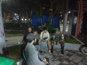 Babinsa Koramil 1628-01/Taliwang Gelar Patroli Malam, Warga Diimbau Jaga Kamtibmas