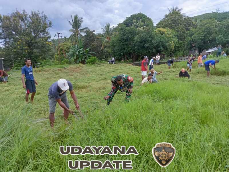 Pererat Kebersamaan, Babinsa Adonara Laksanakan Karya Bakti Bersama Masyarakat