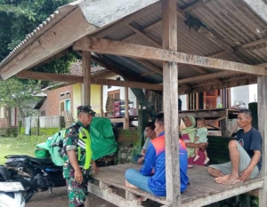 Babinsa Koramil 1608-07/Monta Gelar Komsos untuk Tingkatkan Kesehatan dan Gotong Royong Warga