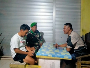 Babinsa Koramil Jereweh Laksanakan Patroli Malam, Warga Dihimbau Tetap Waspada