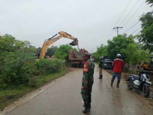 Babinsa Rote Timur Amankan Kawasan Sentra Industri Garam Nasional