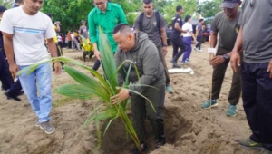 Kodim 1630/Manggarai Barat Hadiri Puncak HUT ke-23, Lanjutkan Aksi Tanam Pohon di Pantai Gorontalo