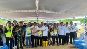Dandim 1601/Sumba Timur Dampingi Menteri KKP RI Tinjau Kampung Nelayan Merah Putih