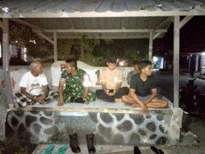 Babinsa Kalijaga Gelar Patroli Kongkow-Kongkow, Pererat Silaturahmi dan Ajak Warga Jaga Kebersihan Lingkungan