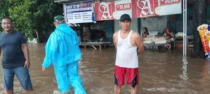 Babinsa Koramil 1628-02/Sekongkang Sigap Pantau Banjir di Desa Benete