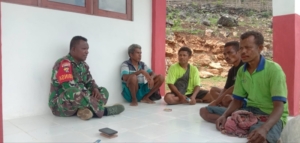 Babinsa Hadir di Tengah Warga, Dorong Disiplin dan Ketertiban Lingkungan Desa Tasinifu