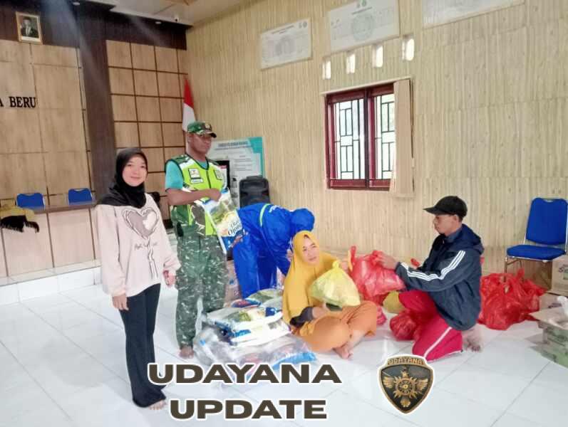 Babinsa Koramil 1628-05/Jereweh Dampingi Penyaluran Sembako untuk 43 Warga Terdampak Banjir Desa Beru