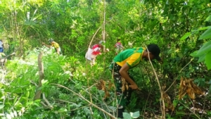 Yonarmed 12 Kostrad Bersama Warga Metamauk Buka Lahan Ketahanan Pangan di Perbatasan