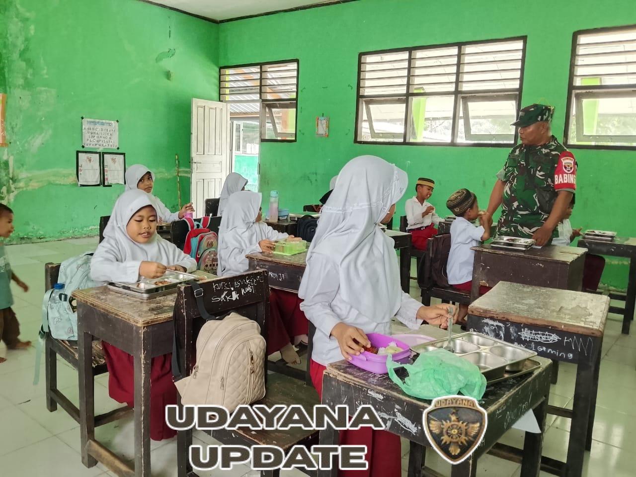 Babinsa Tapir Dukung Program Makan Bergizi Gratis di MI ADAQWAH Seteluk
