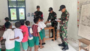 Yonarmed 12 Kostrad Tanamkan Wawasan Kebangsaan di SD 1 Fohululik