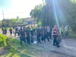 Sinergi TNI–Polri Wujudkan Lingkungan Bersih, Yonif TP 834/WM dan Polres Nagekeo Gelar Kurvey.