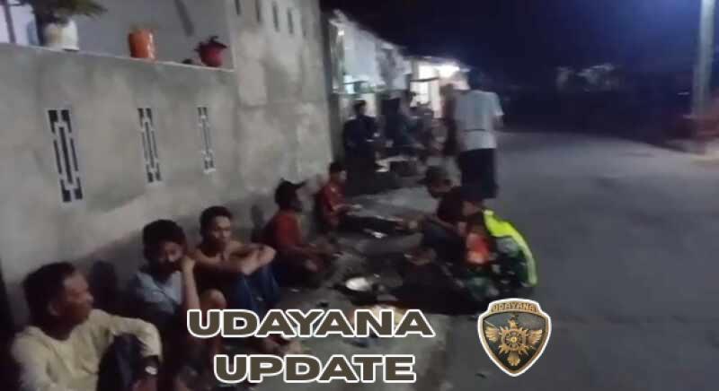 Patroli Kongkow-Kongkow, Babinsa Lenek Pesiraman Perkuat Kamtibmas Bersama Warga
