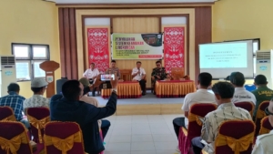 Danramil Taliwang Beri Penyuluhan Siskamling untuk Perkuat Kamtibmas Brang Rea