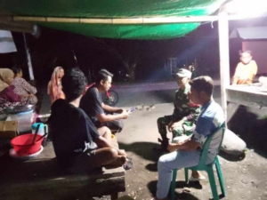 Babinsa Koramil 1614-05/Pekat Intensifkan Patroli Ronda Malam di Dusun Mantika