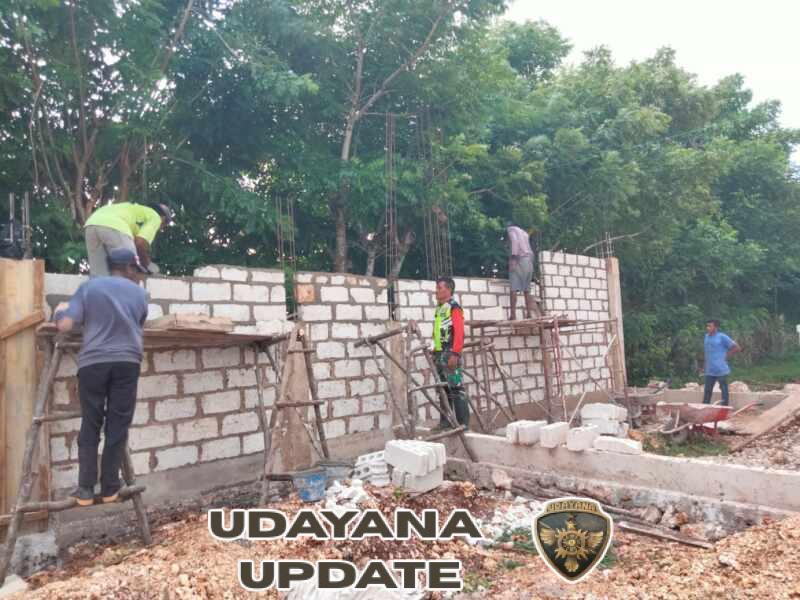 Babinsa Jajaran Kodim 1627/Rote Ndao Monitoring Pembangunan KDKMP Desa Lekunik