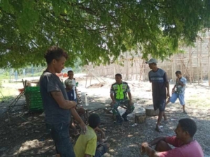 Babinsa Tekankan Kualitas dan Waktu, Pembangunan KDKMP di desa Oekopa Makin Terarah