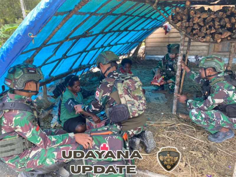 Door to Door di Tengah Keterbatasan, Satgas Yonif 743/PSY Bawa Layanan Kesehatan Gratis ke Kampung Tinolok