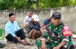 Lewat Komsos, Babinsa Orang Bawa Dorong Hidup Bersih dan Aman di Tengah Warga