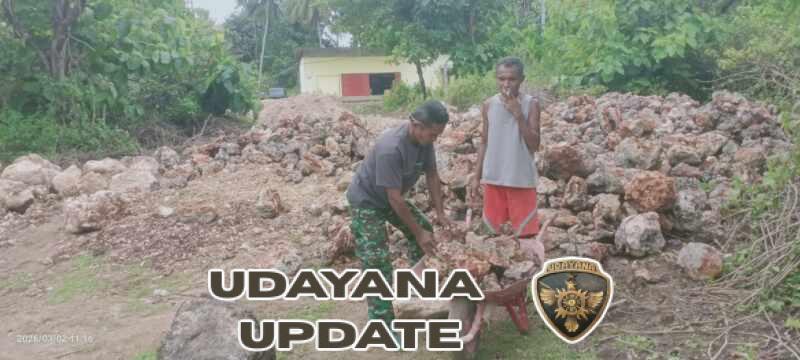 Babinsa Koramil 1627-02/Pantai Baru Pantau Pembangunan KDKMP Desa Lakamola