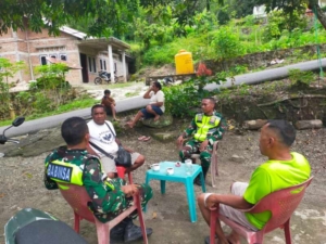 Babinsa Koramil 1602-02/Wolowaru Laksanakan Komsos dan Pemantauan Wilayah di Desa Wonda