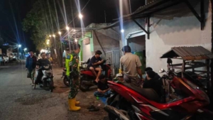 Babinsa Wanasaba Gencarkan Patroli Malam Ramadhan, Antisipasi Kenakalan Remaja