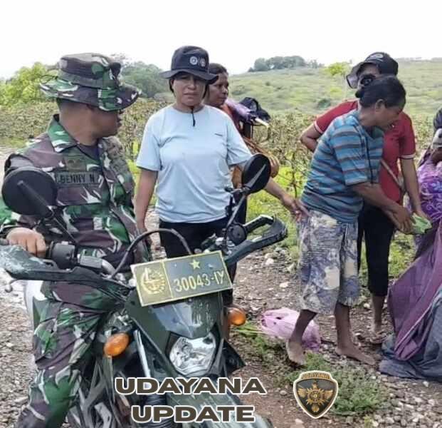 TNI Tunjukkan Kepedulian, Babinsa Kefamenanu Bantu Ibu Hamil yang Melahirkan di Pondok Kebun Saat Hujan Deras