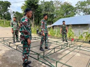 Bantu Dirikan Tenda, Satgas Pamtas Yonarhanud 2 Kostrad Ringankan Beban Warga Berduka di Perbatasan