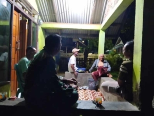 Patroli Malam Koramil Seteluk, Babinsa Jaga Situasi Tetap Aman dan Kondusif