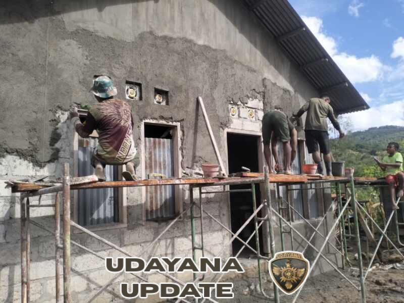 Sasaran Tambahan Kedua TMMD Ke-127, Satgas Kodim 1618/TTU Genjot Perehaban Rumah Ibu Marcelina Kolo hingga Tahap Plester Dinding