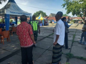Jaga Kamtibmas Wilayah, Babinsa Ende Aktif Laksanakan Komsos dengan Masyarakat