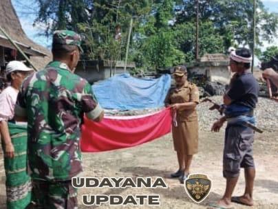 Babinsa Loli Bersama Warga Kibarkan Merah Putih, Tanamkan Nasionalisme